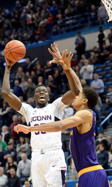 Adams scores 19 to lead UConn over ECU (Jan 22, 2017)